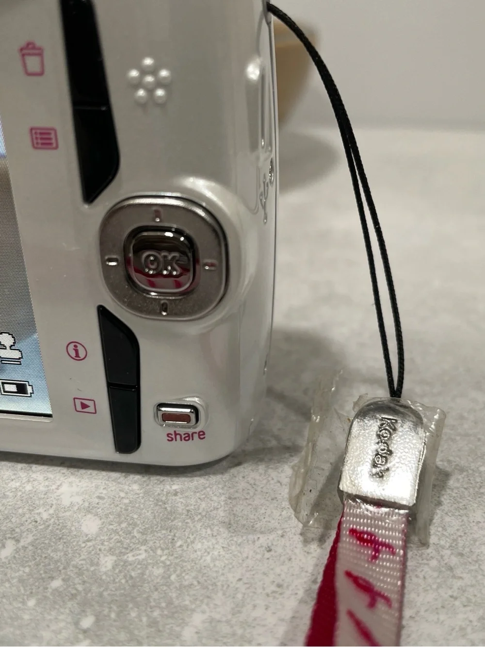 Kodak EasyShare C1530 14MP Digital Camera White Pink Susan G Komen TESTED MINT
